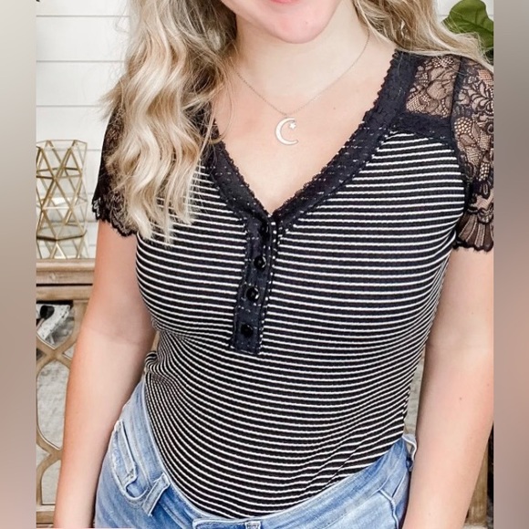 White Birch Bodysuit Black/White Stripes Lace Short Sleeve Women’s 1X - Picture 1 of 9